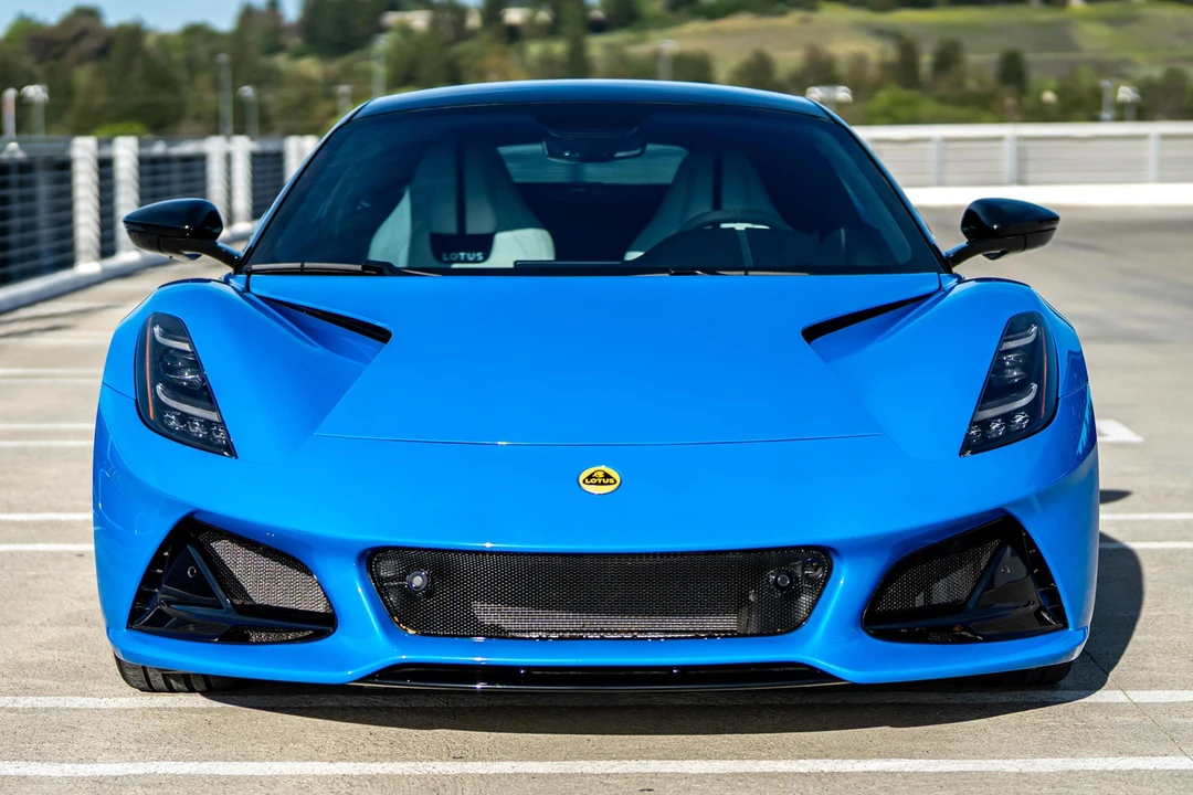 2024 Lotus Emira - Image 2 of 31