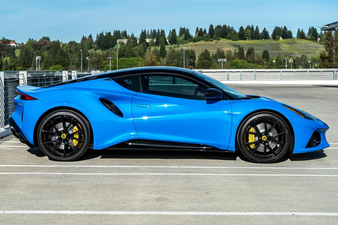 2024 Lotus Emira - Image 3 of 31
