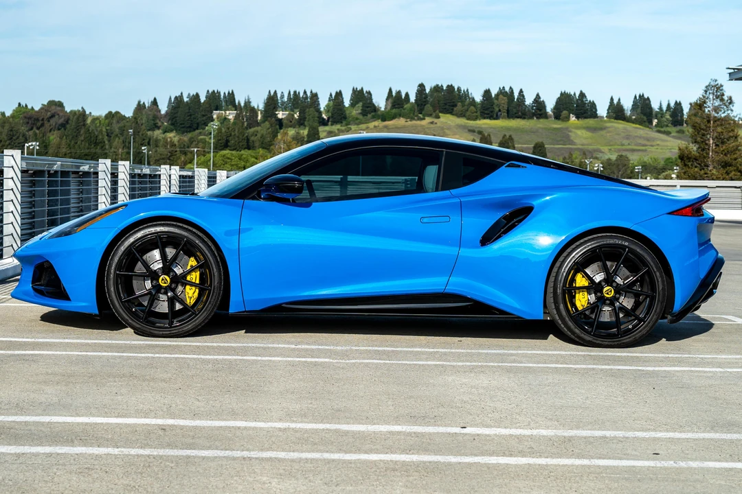 2024 Lotus Emira - Image 6 of 31