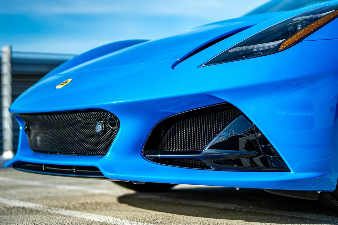 2024 Lotus Emira - Image 15 of 31