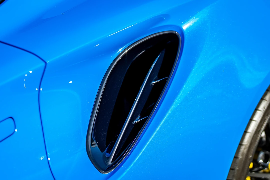 2024 Lotus Emira - Image 16 of 31