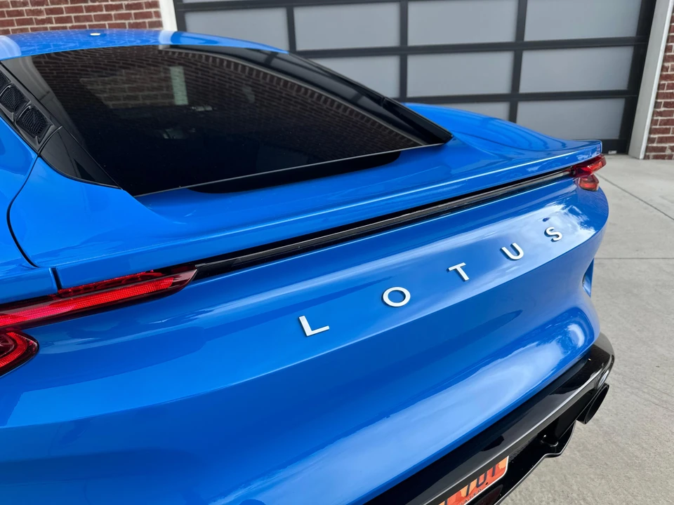2024 Lotus Emira - Image 25 of 31