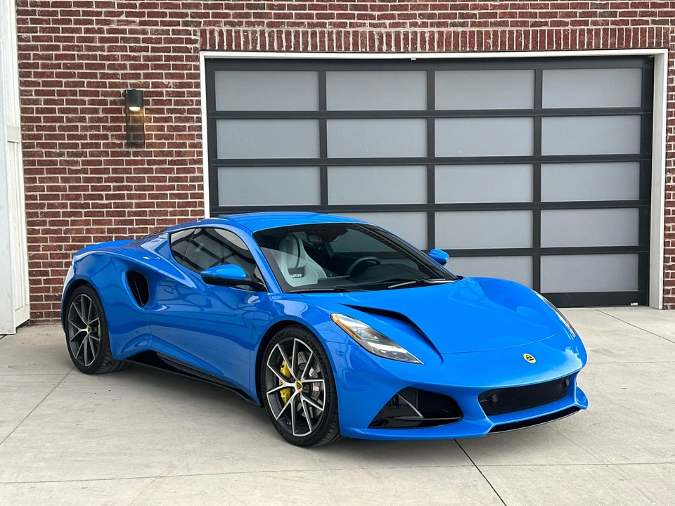 2024 Lotus Emira - Image 17 of 31