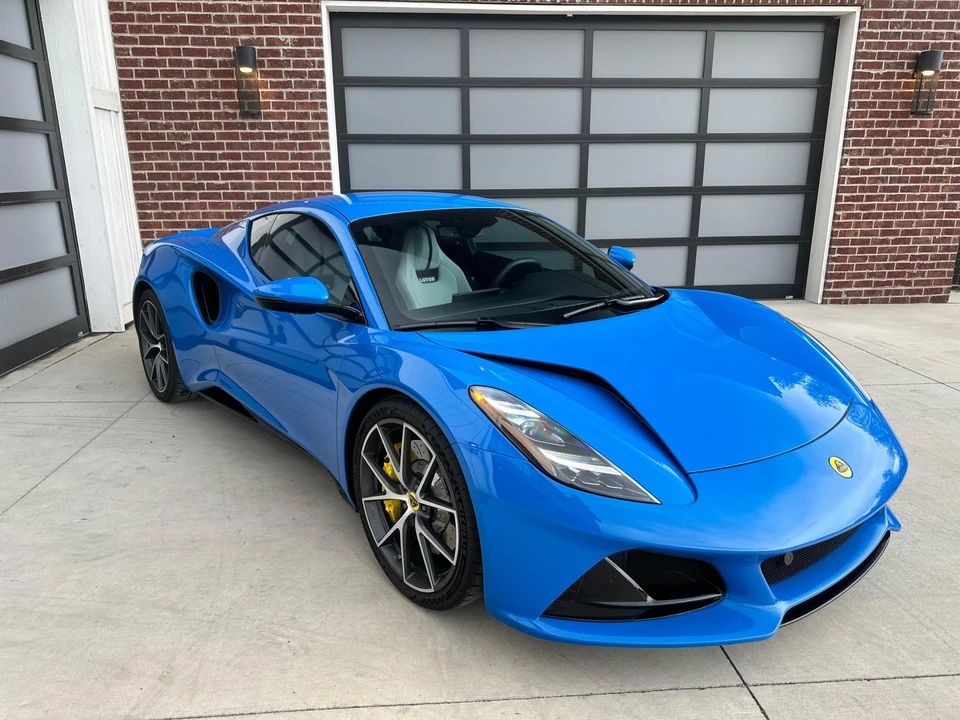 2024 Lotus Emira - Image 18 of 31