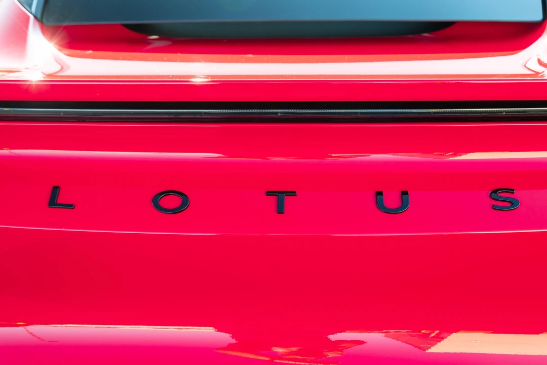 2024 Lotus Emira - Image 28 of 31