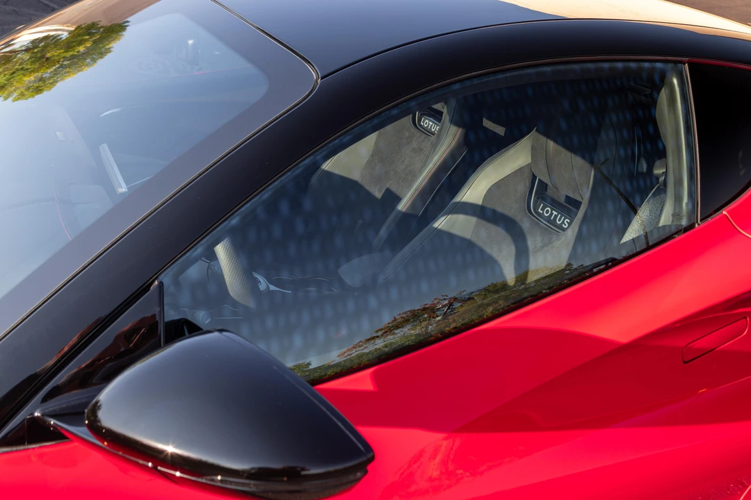 2024 Lotus Emira - Image 18 of 31