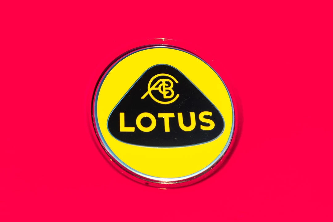 2024 Lotus Emira - Image 13 of 31