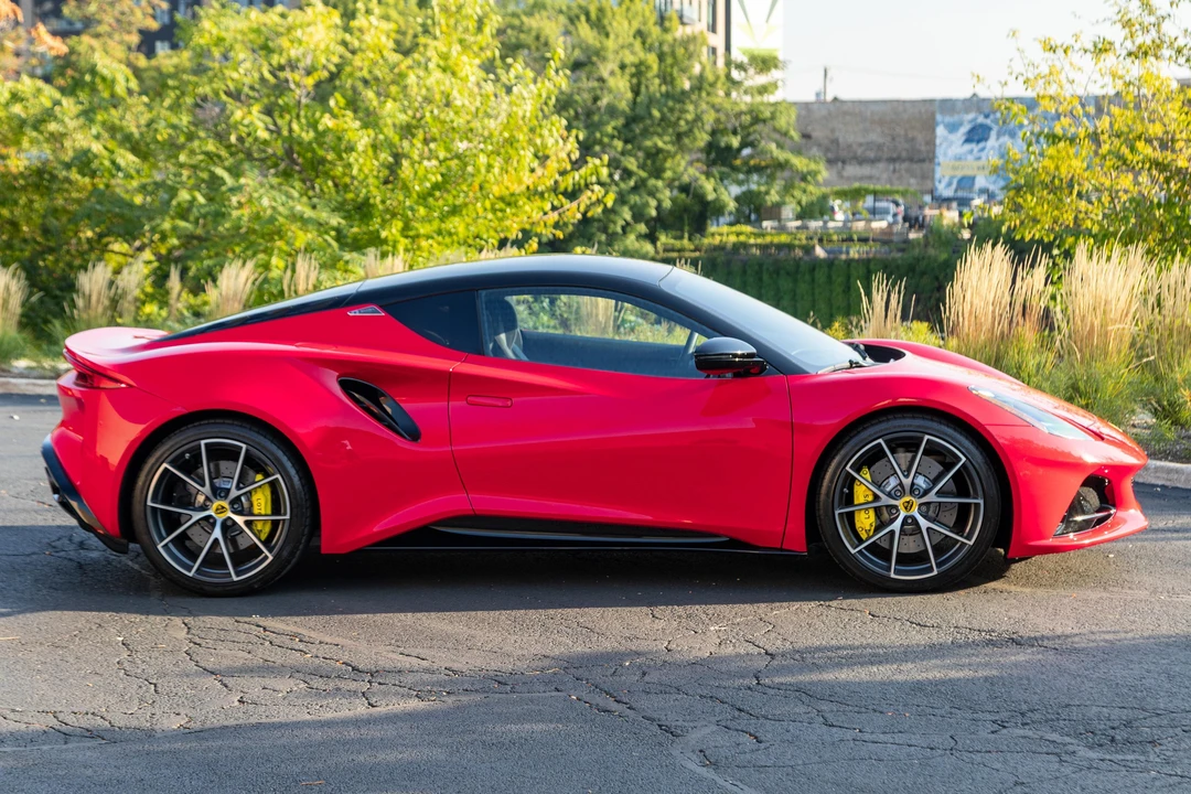 2024 Lotus Emira - Image 3 of 31