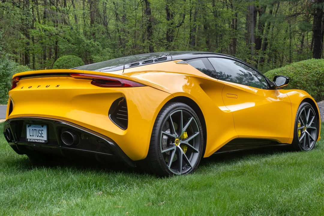 2024 Lotus Emira - Image 4 of 31