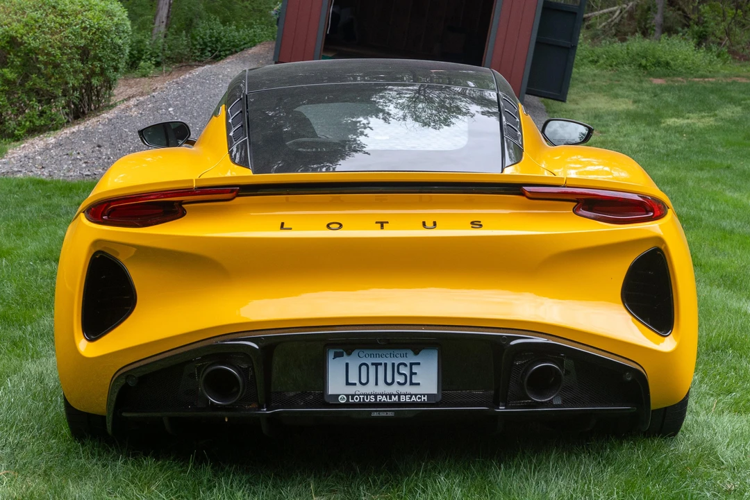 2024 Lotus Emira - Image 10 of 31