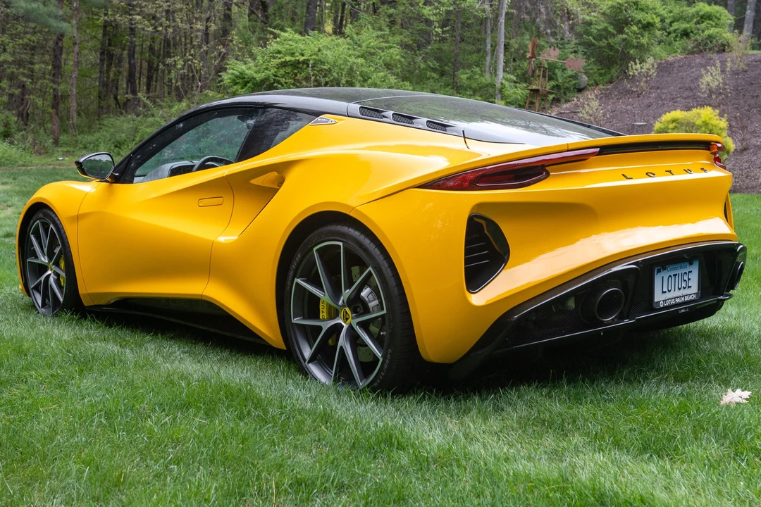 2024 Lotus Emira - Image 8 of 31