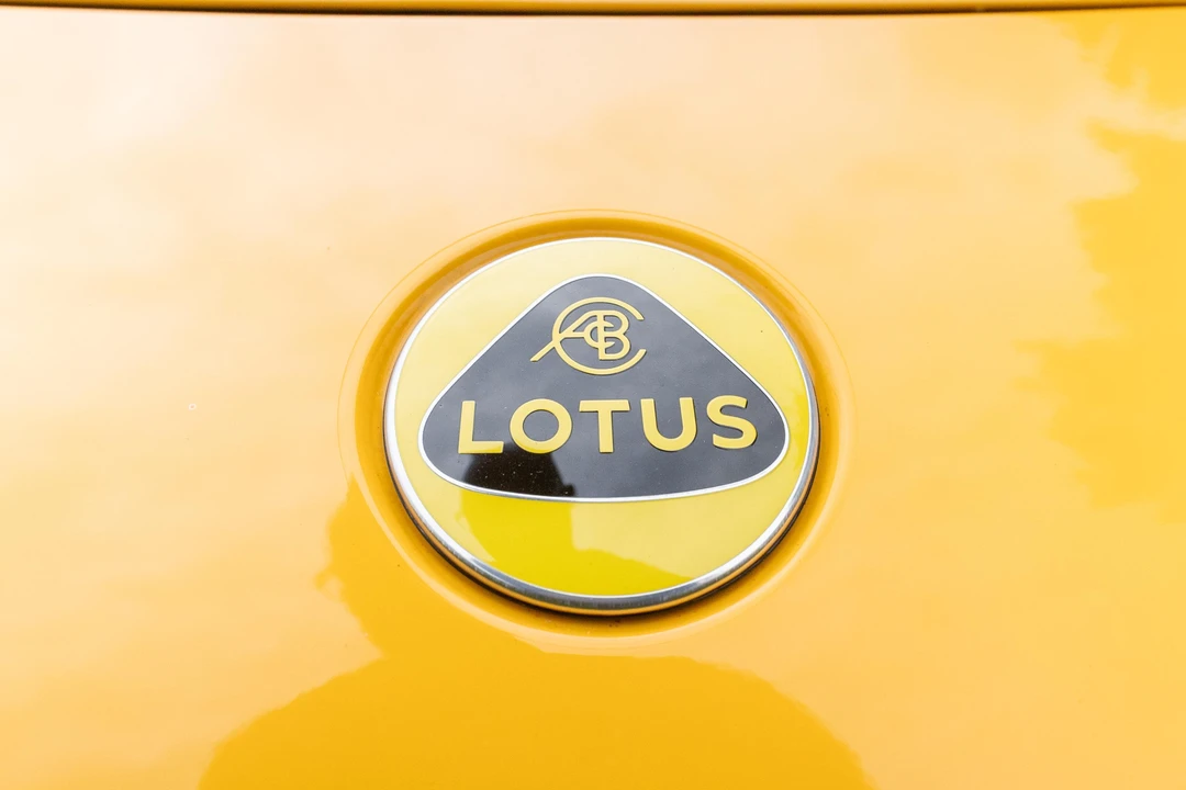 2024 Lotus Emira - Image 22 of 31