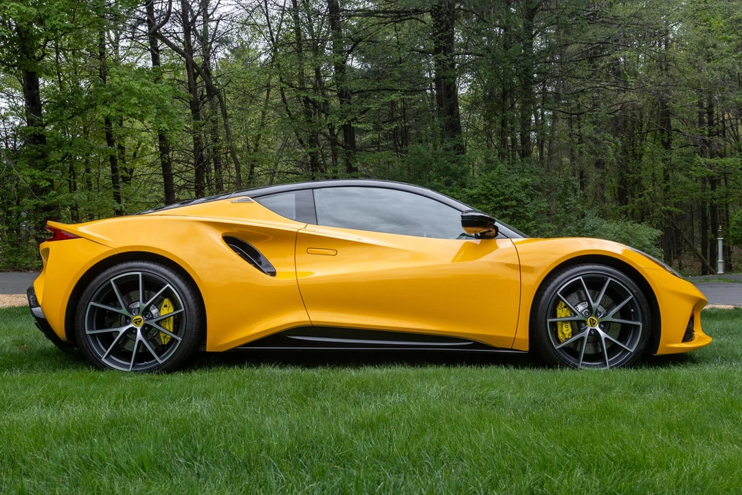 2024 Lotus Emira - Image 13 of 31