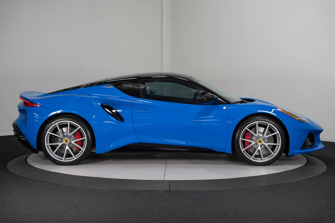 2024 Lotus Emira - Image 7 of 31