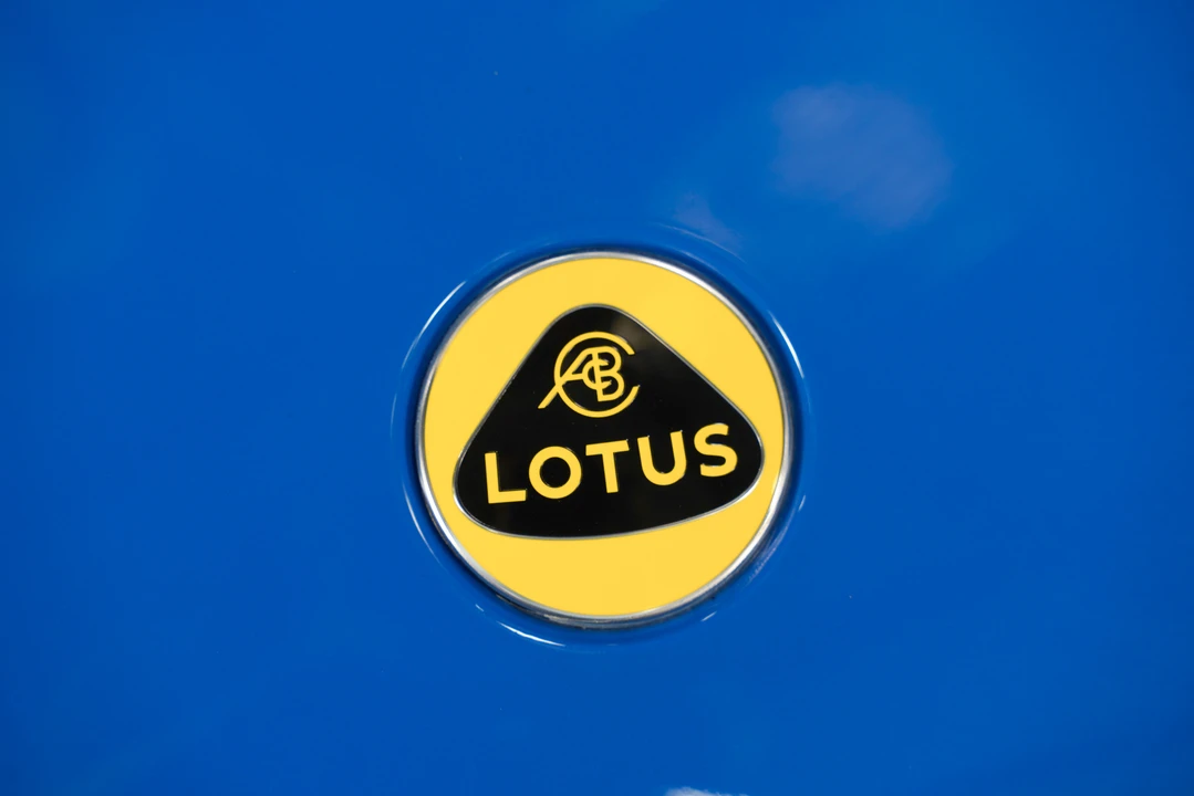 2024 Lotus Emira - Image 11 of 31
