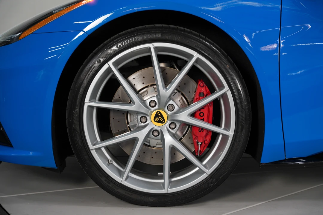 2024 Lotus Emira - Image 15 of 31