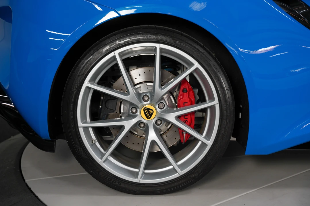 2024 Lotus Emira - Image 24 of 31