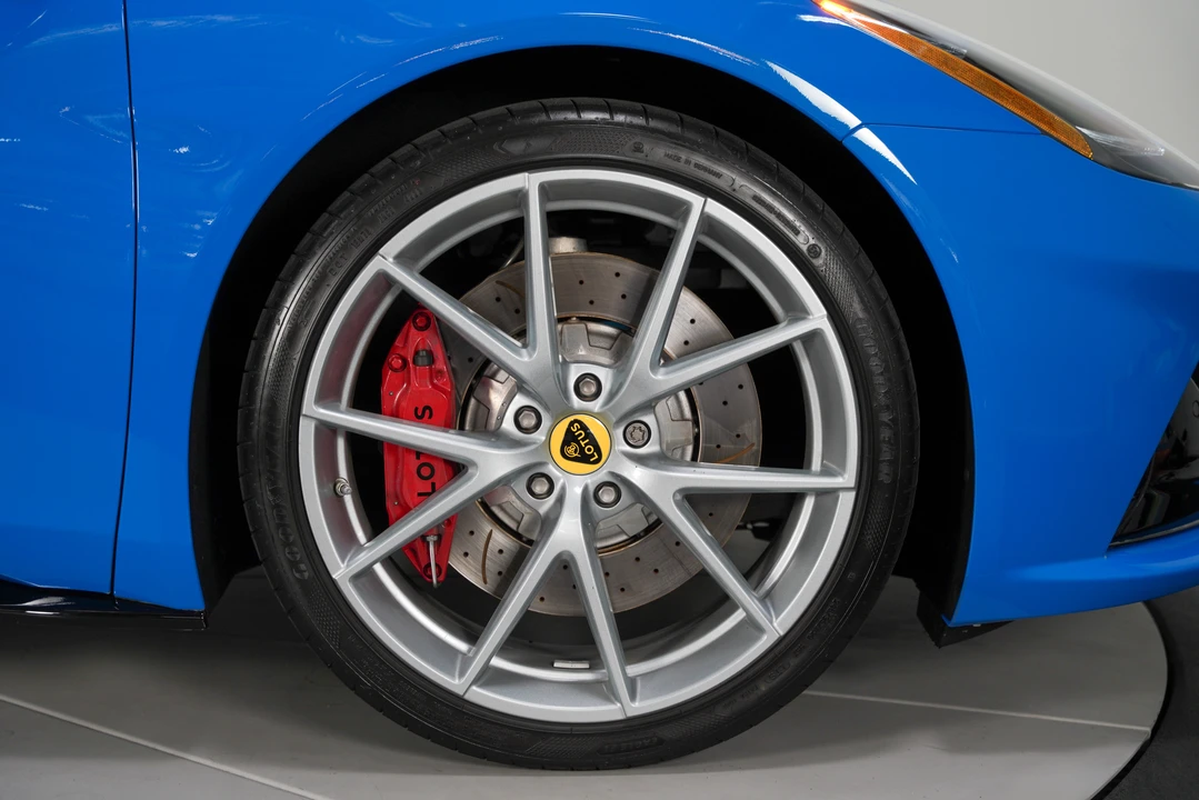 2024 Lotus Emira - Image 25 of 31