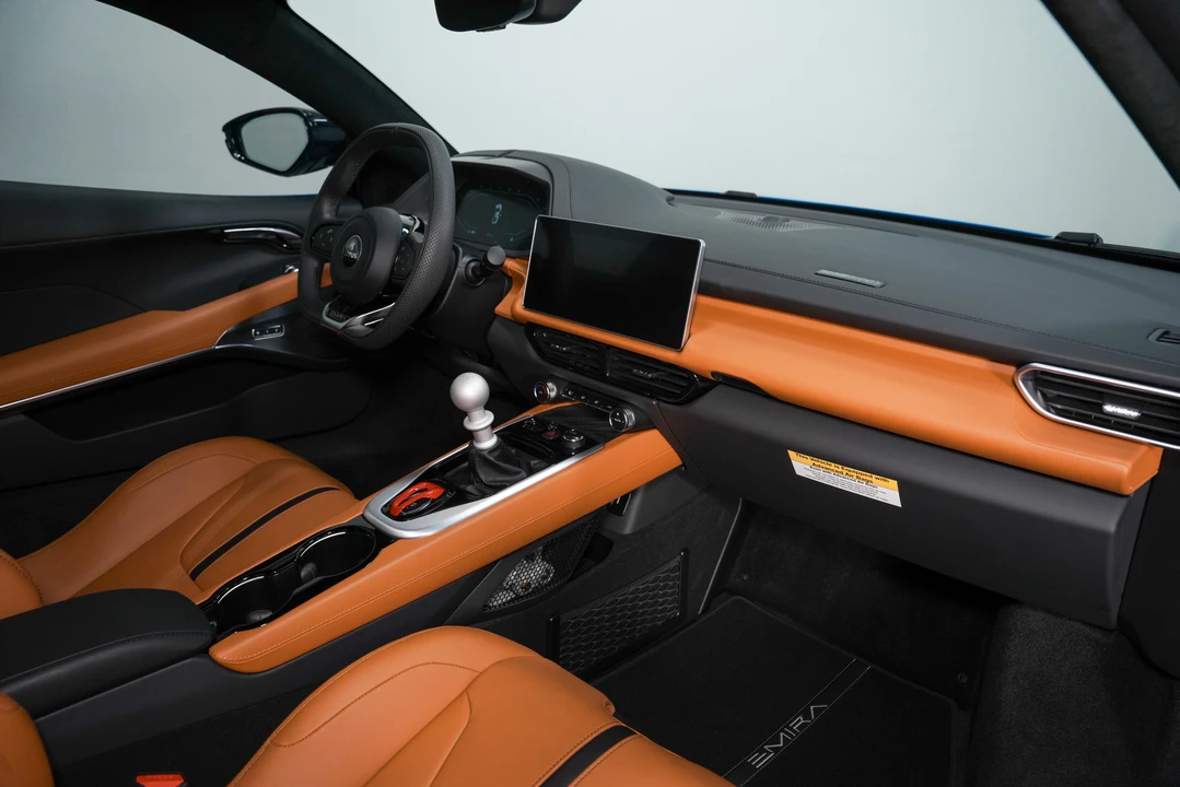 2024 Lotus Emira - Image 28 of 31