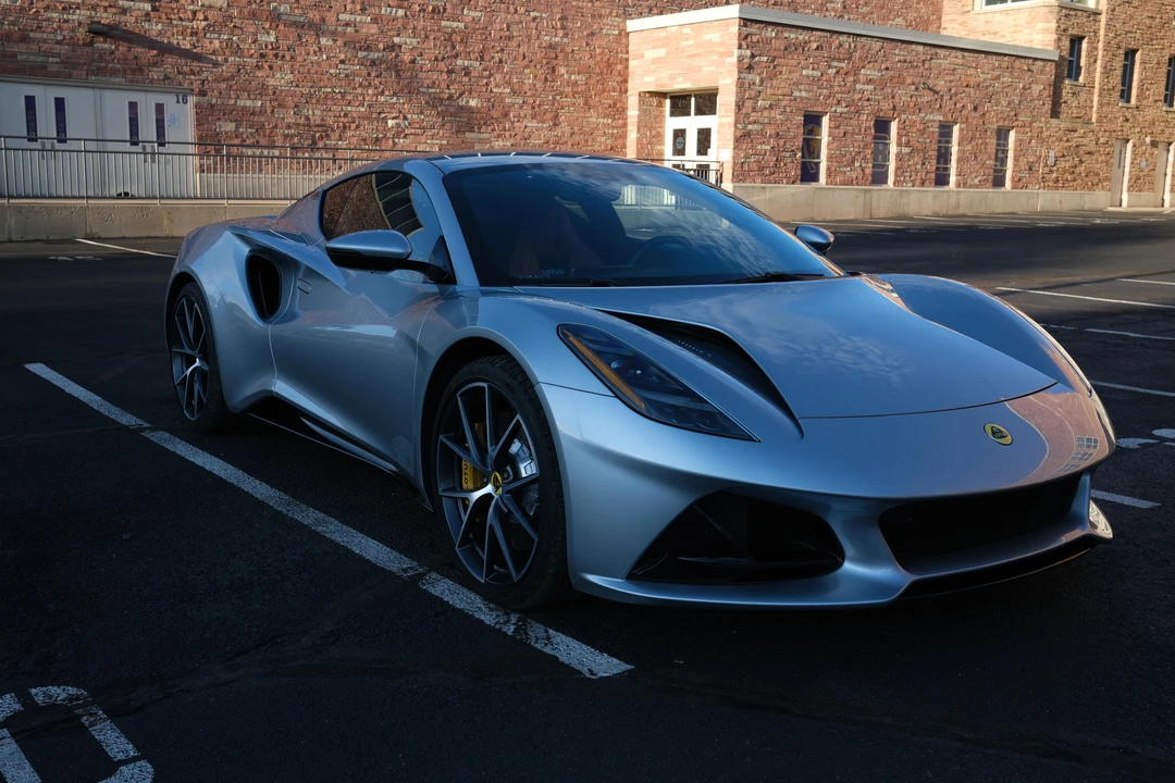 2024 Lotus Emira - Image 16 of 31