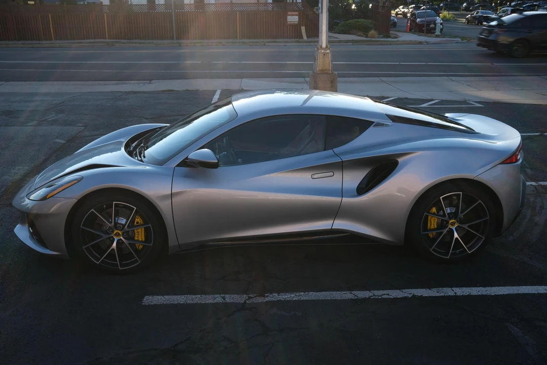 2024 Lotus Emira - Image 10 of 31