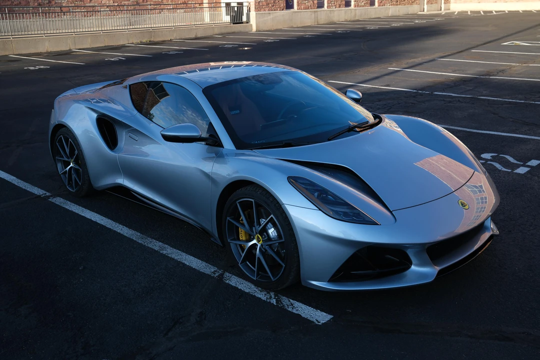 2024 Lotus Emira - Image 15 of 31