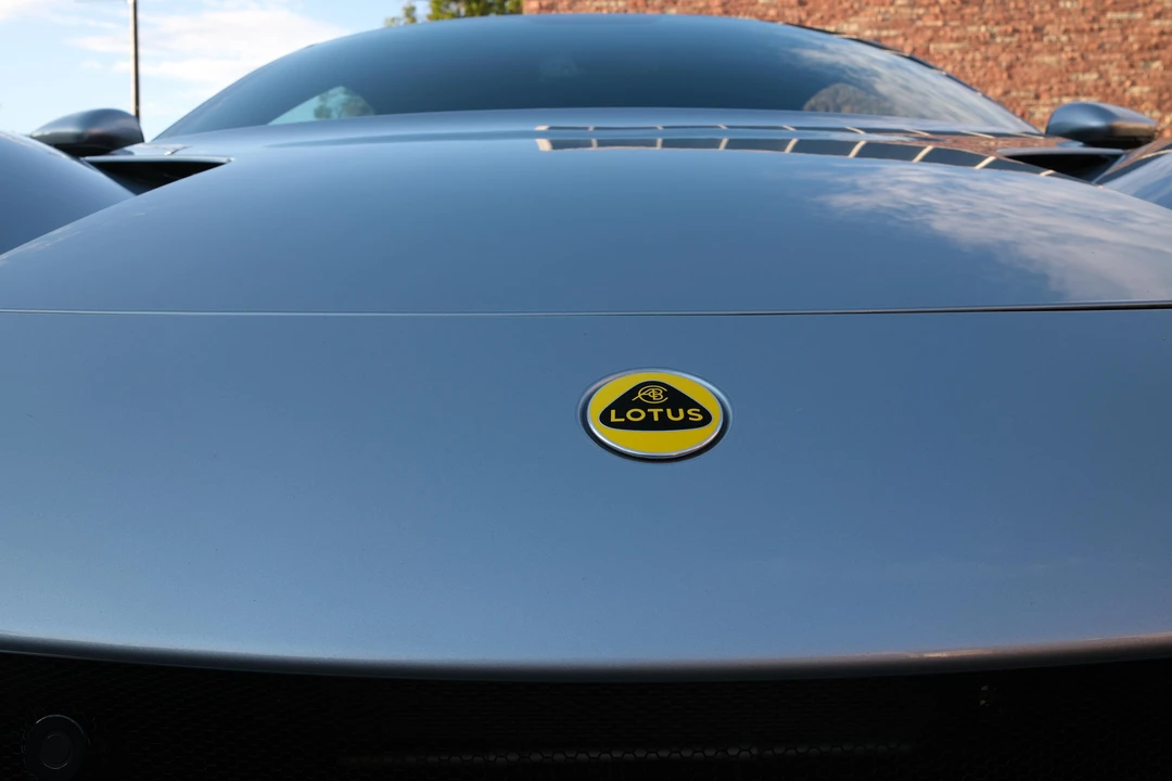 2024 Lotus Emira - Image 27 of 31