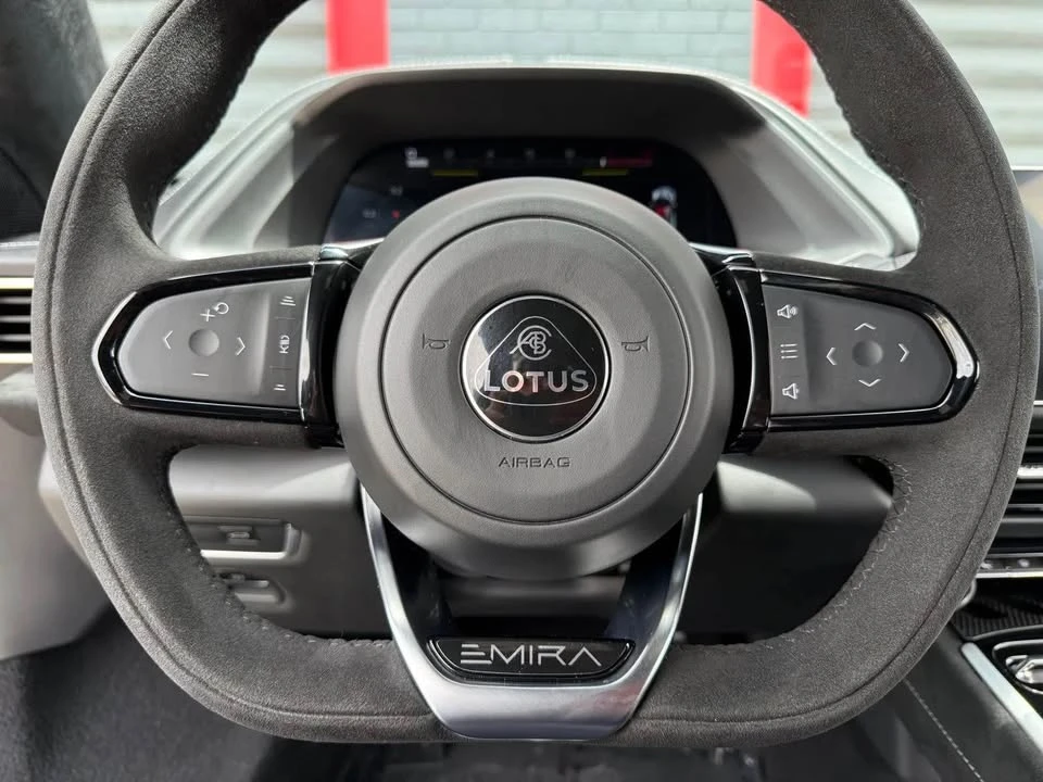 2024 Lotus Emira - Image 16 of 19