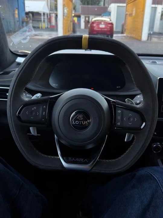 2024 Lotus Emira - Image 14 of 16