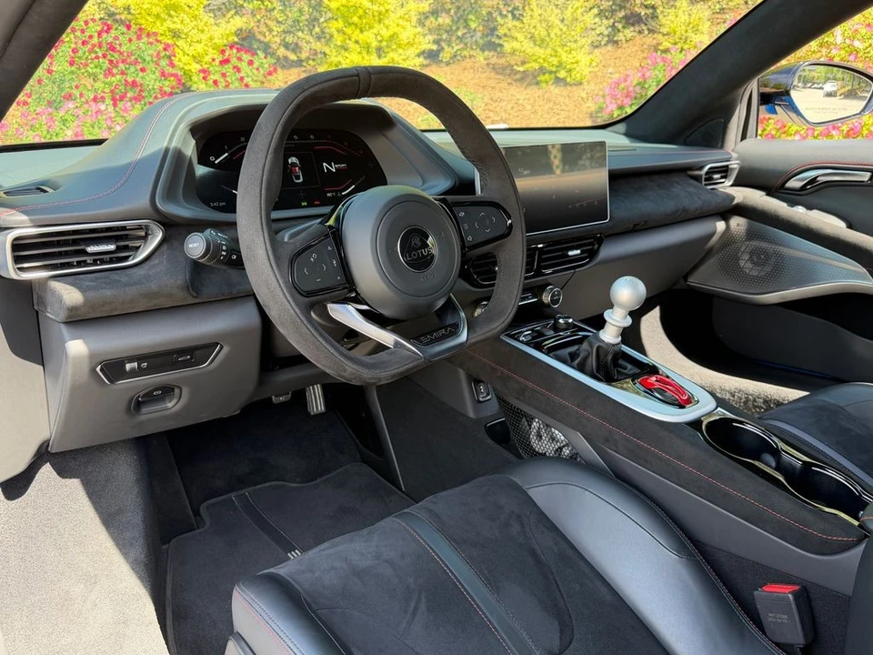2024 Lotus Emira - Image 16 of 21