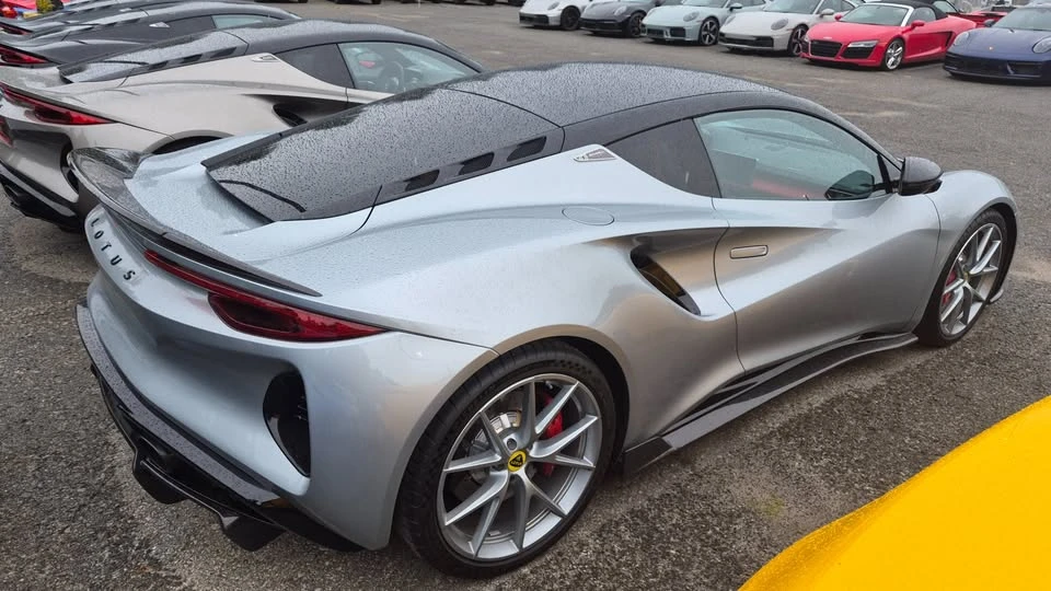 2024 Lotus Emira - Image 5 of 13