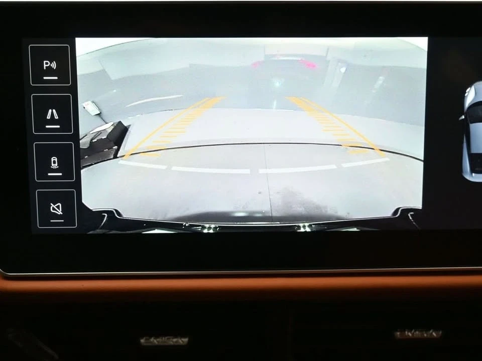 2024 Lotus Emira - Image 17 of 20