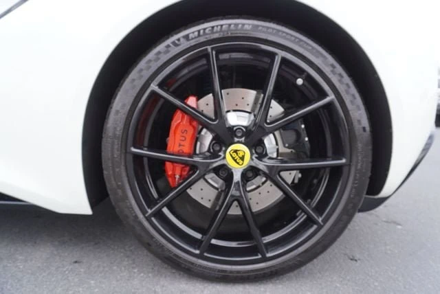 2024 Lotus Emira - Image 14 of 20
