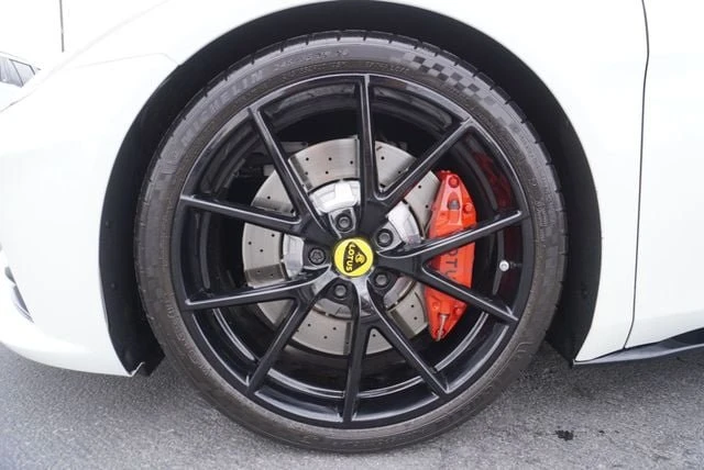 2024 Lotus Emira - Image 15 of 20