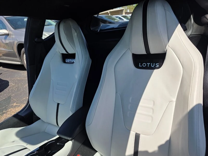 2024 Lotus Emira - Image 18 of 20