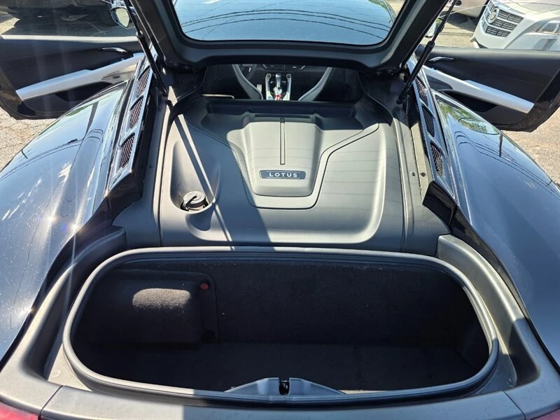 2024 Lotus Emira - Image 17 of 20