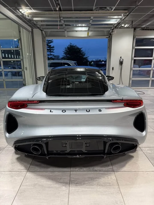 2024 Lotus Emira - Image 5 of 19