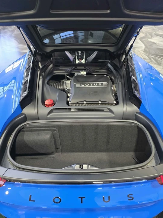 2024 Lotus Emira - Image 15 of 19