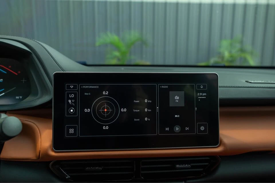 2024 Lotus Emira - Image 13 of 20