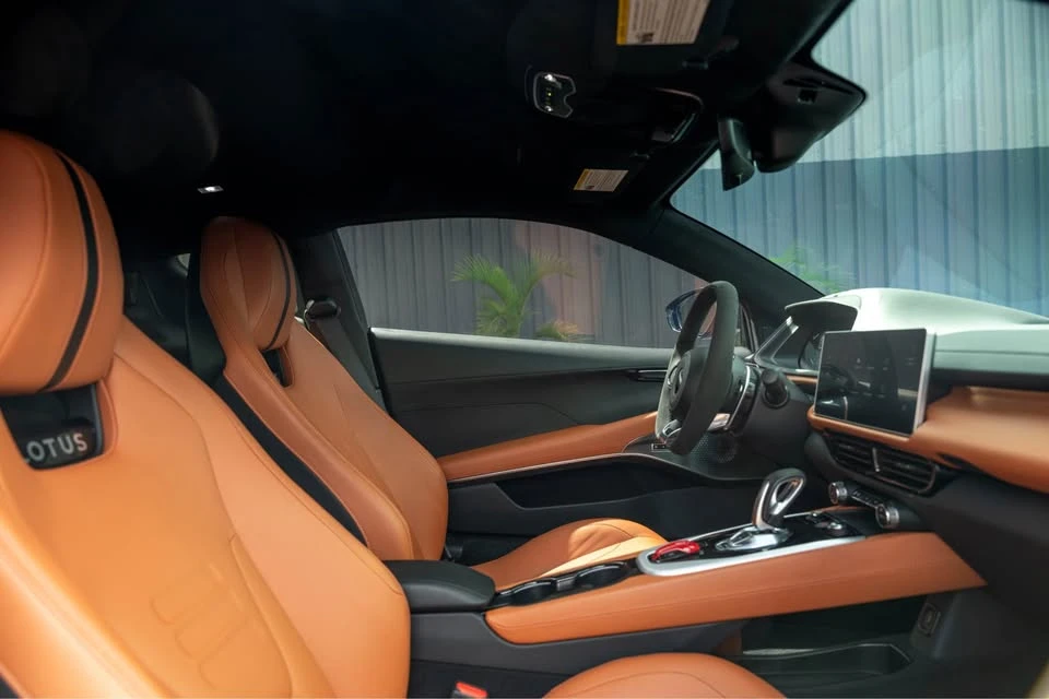 2024 Lotus Emira - Image 18 of 20