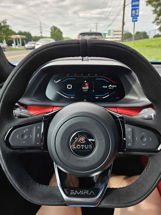 2024 Lotus Emira - Image 5 of 10