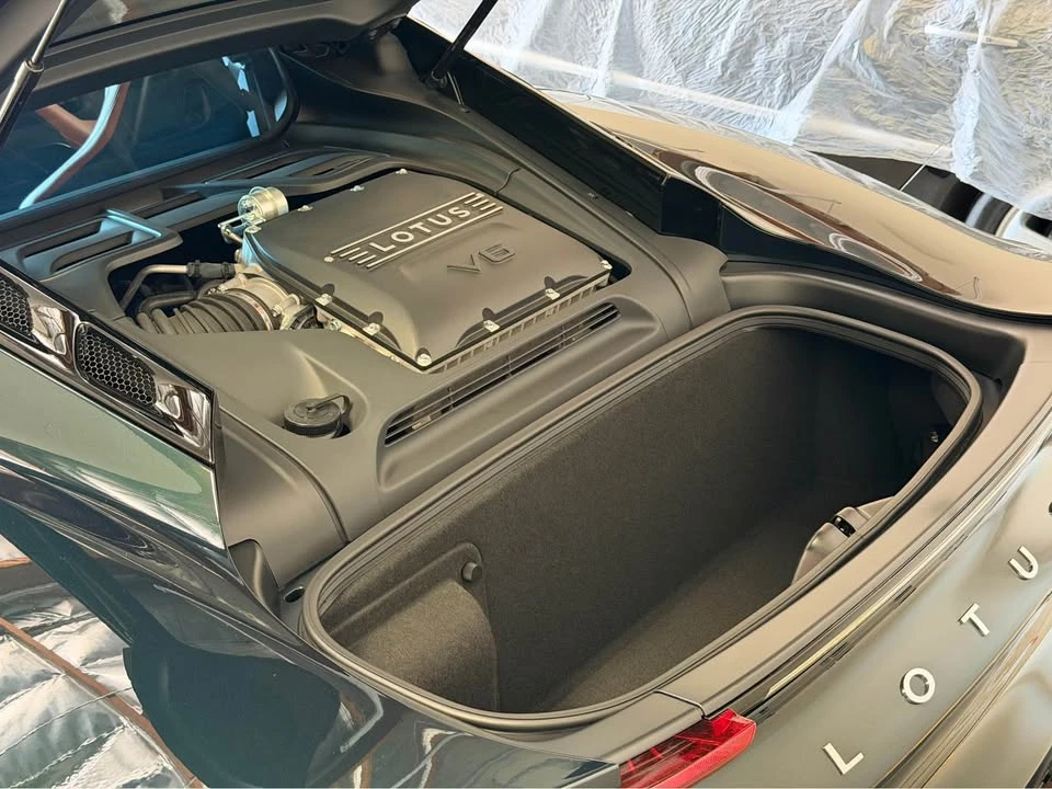 2024 Lotus Emira - Image 16 of 18