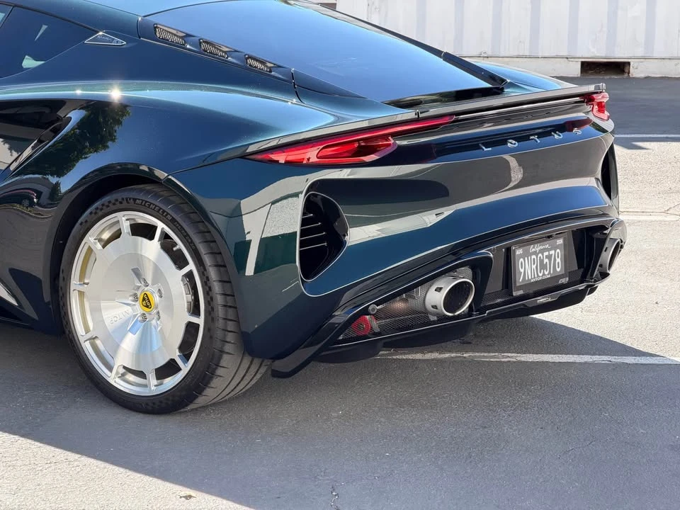 2024 Lotus Emira - Image 12 of 18