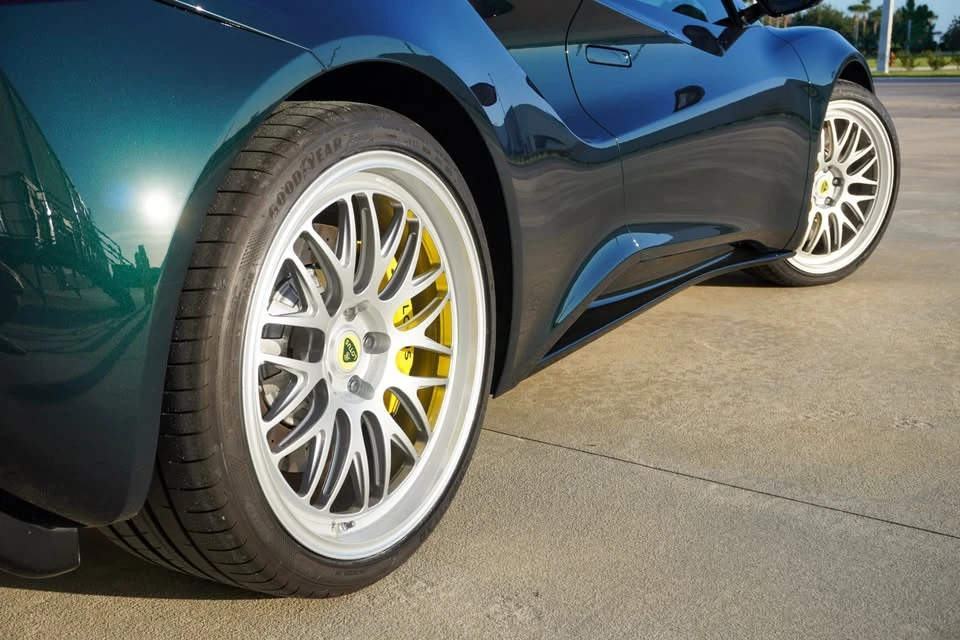 2024 Lotus Emira - Image 7 of 12