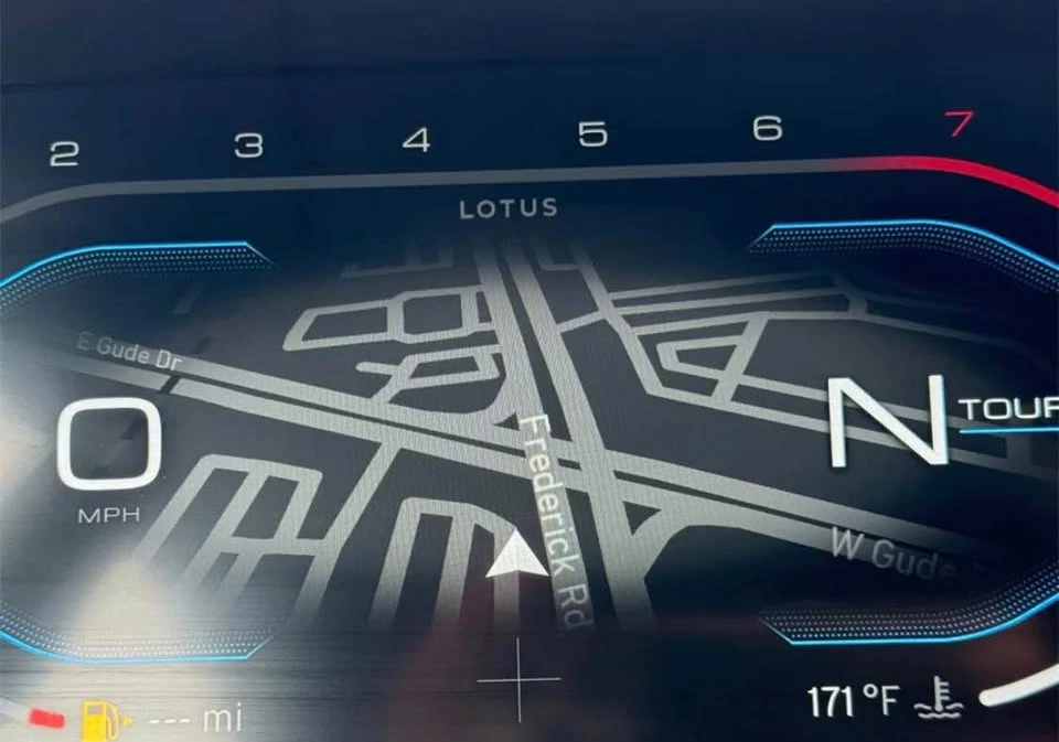 2024 Lotus Emira - Image 10 of 19