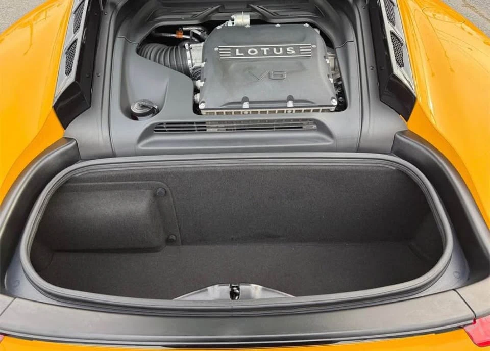 2024 Lotus Emira - Image 16 of 19