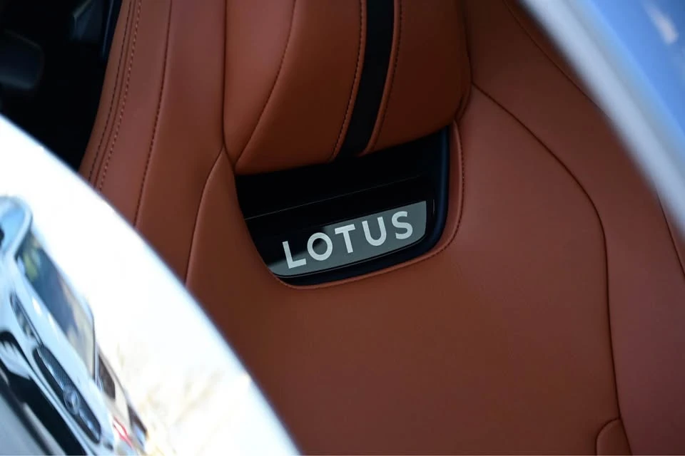 2024 Lotus Emira - Image 18 of 20