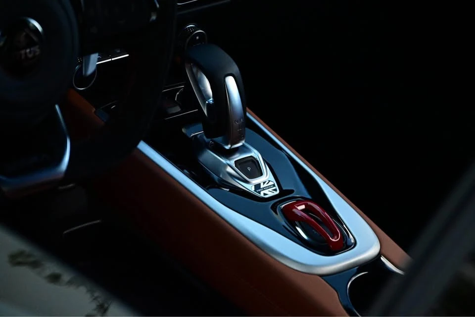 2024 Lotus Emira - Image 15 of 20