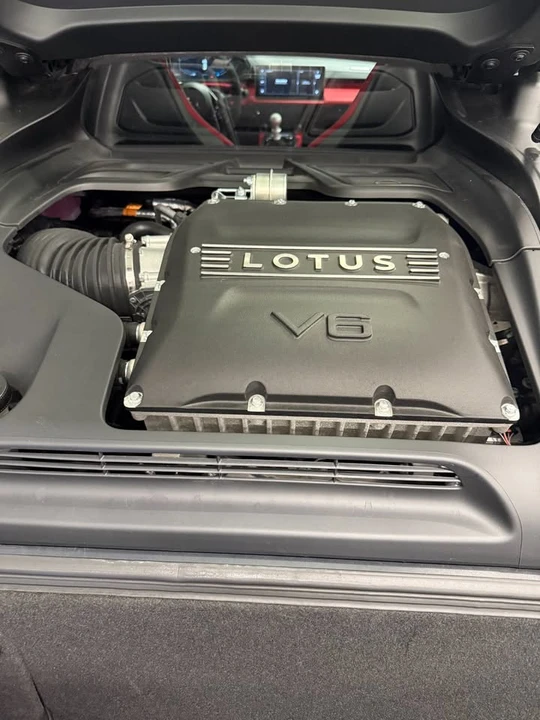 2024 Lotus Emira - Image 15 of 17