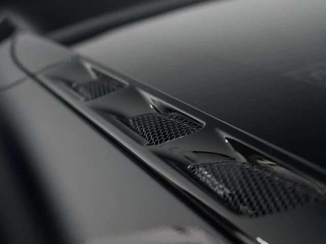 2024 Lotus Emira - Image 16 of 20
